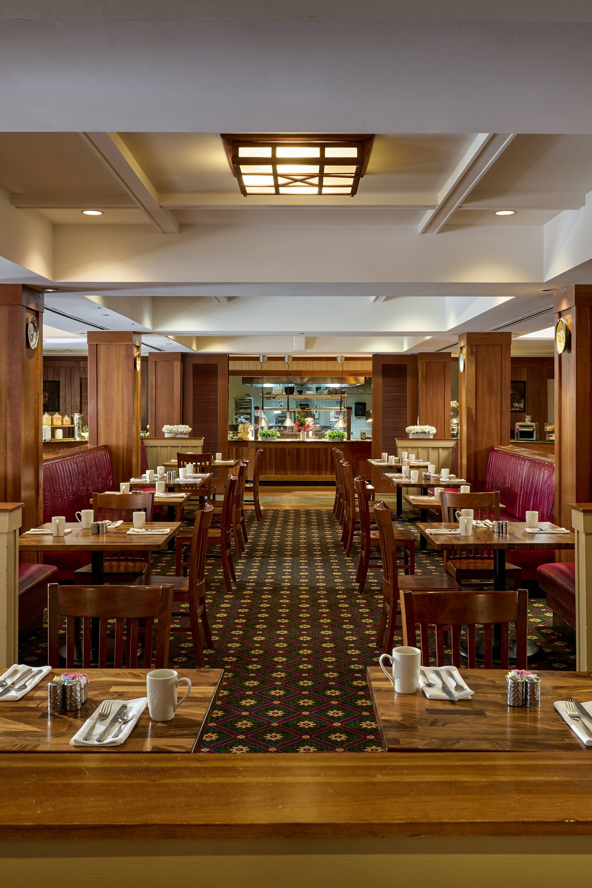 004_Traditions_Restaurant_Seating_PFHAK_21876 (1)
