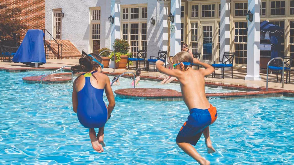 07.15.hotels.poolweb4