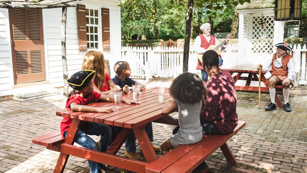Family Dining with Tavern Performers (2)