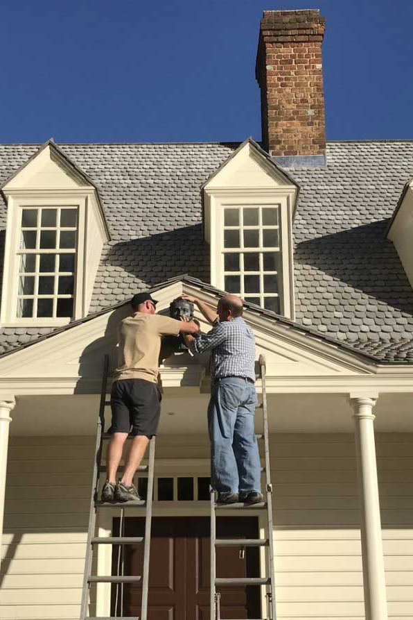 Figure-10---Steve-and-Matt-installing-new-bust-at-Raleigh-Tavern.