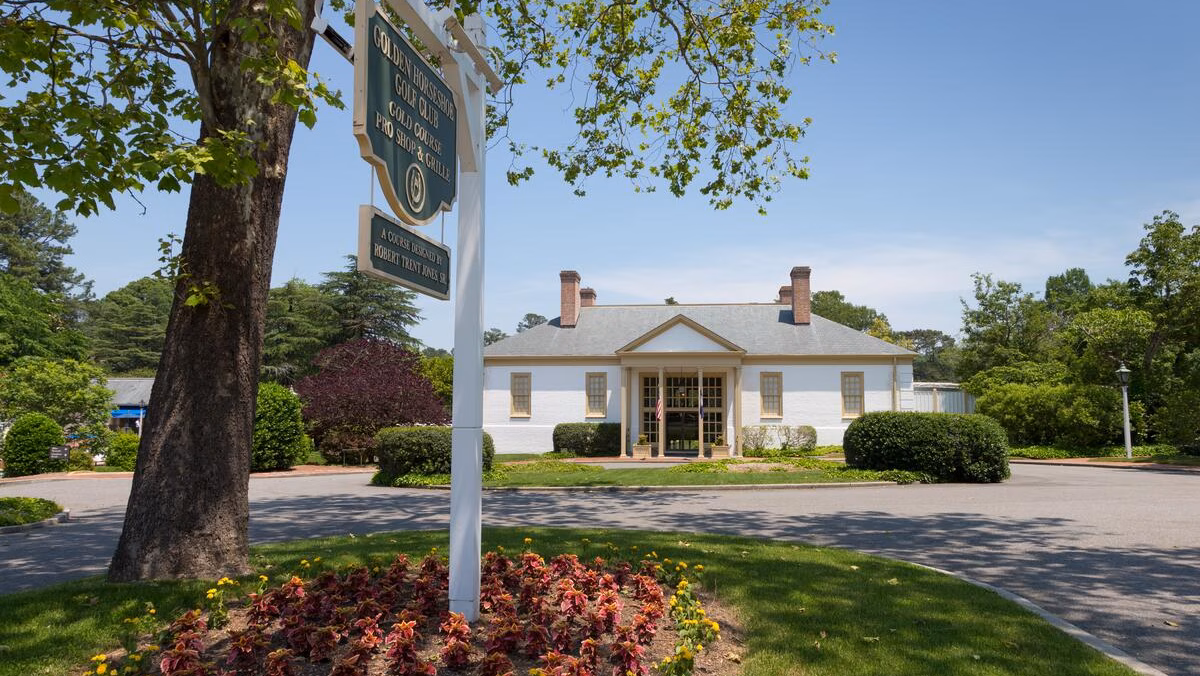Gold Course Clubhouse Entrance
