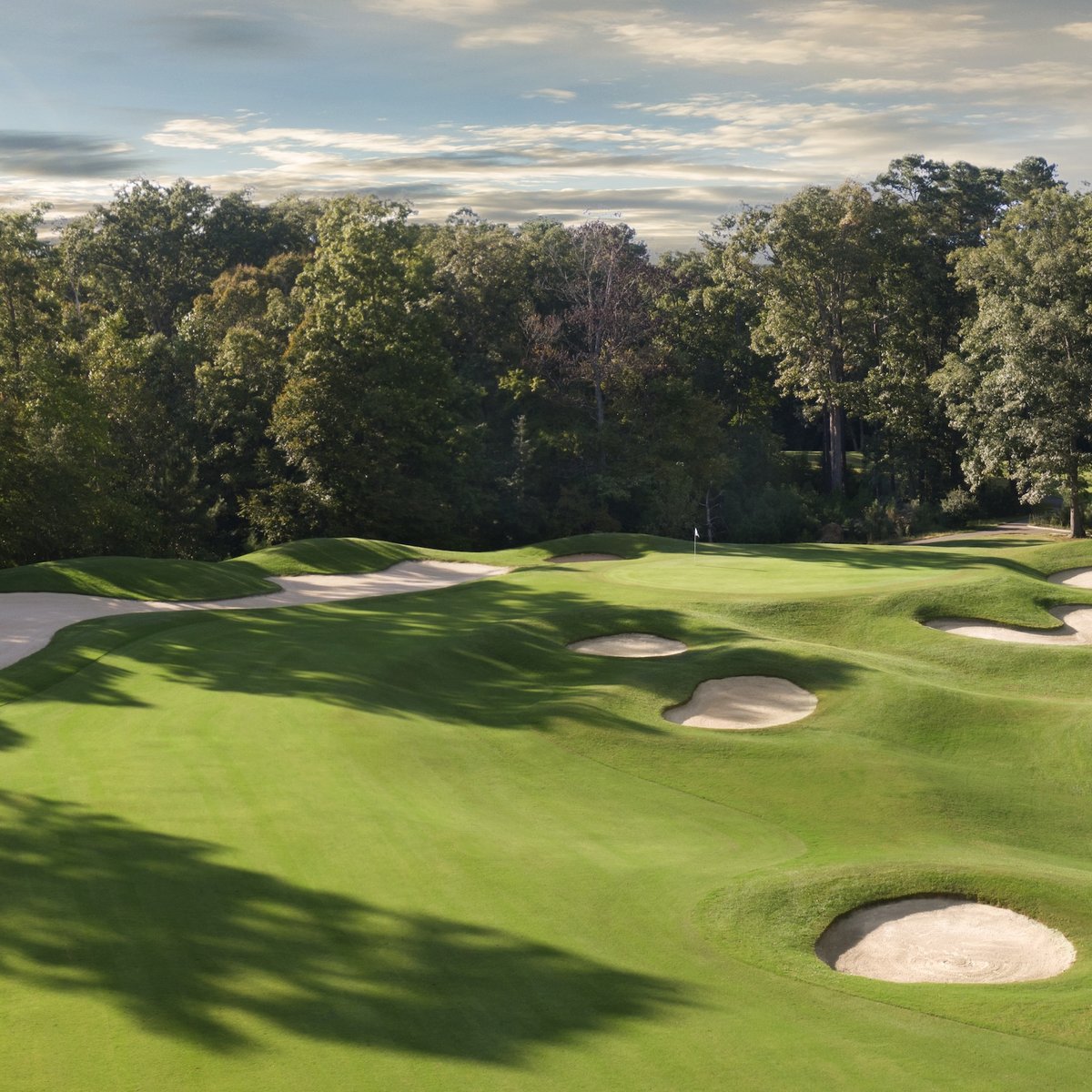 Hole with many Bunkers on the Green Course hole 17
