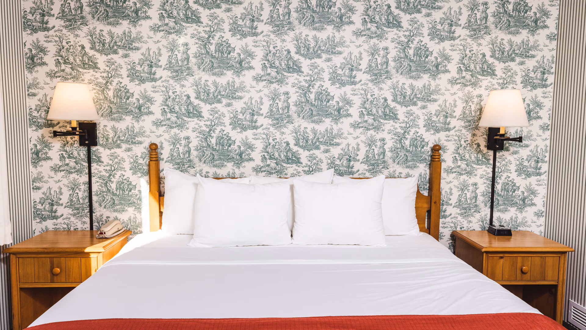 Woodlands Bed Straight On View