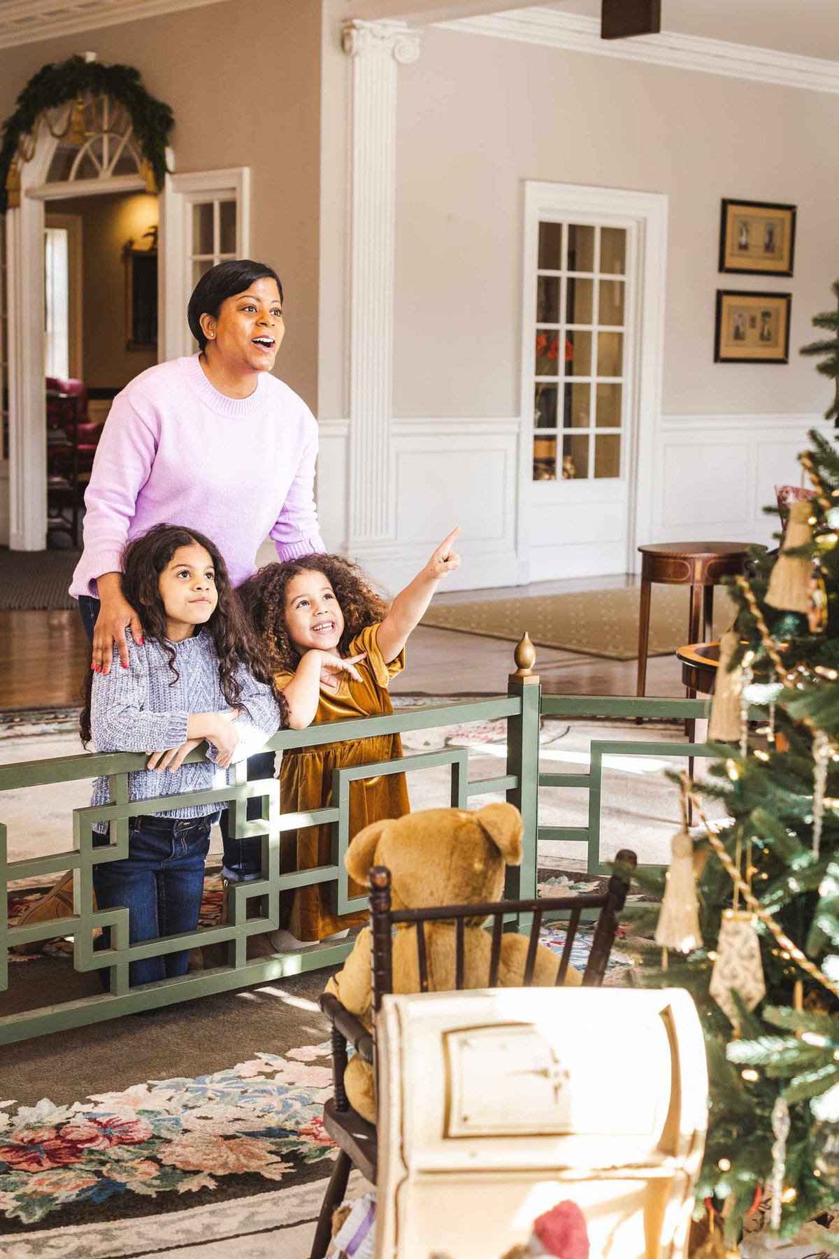 Hospitality_Williamsburg-Inn-tree_Colonial-Williamsburg_Williamsburg_VA_December_2022_TheVacationChannel-006_Large-jpg-(Digital-Publication)