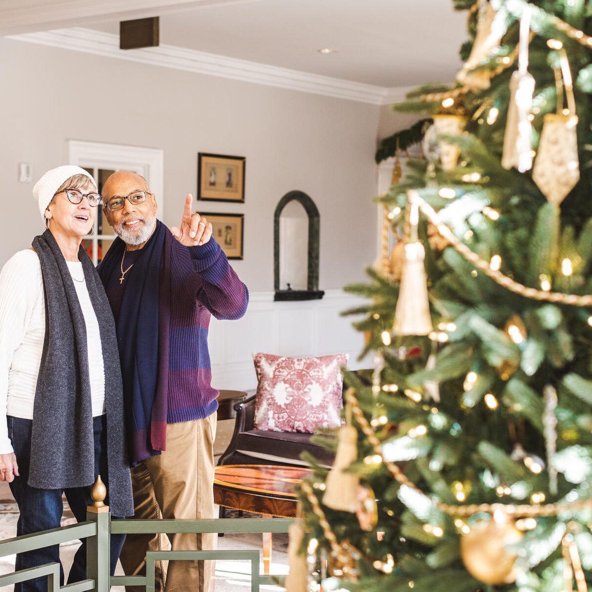 Hospitality_Williamsburg-Inn-tree_Colonial-Williamsburg_Williamsburg_VA_December_2022_TheVacationChannel-001_Medium (Digital Publication)