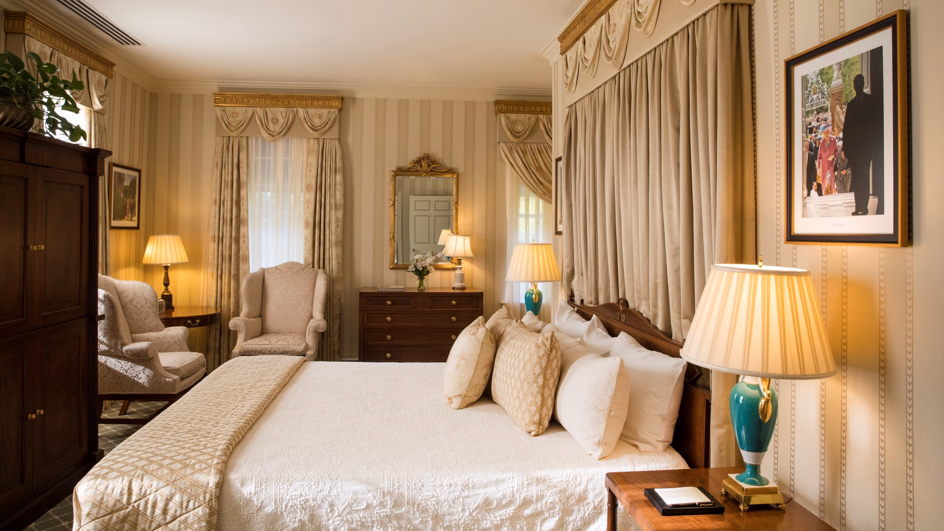 Inn-King-Bed-Decor1