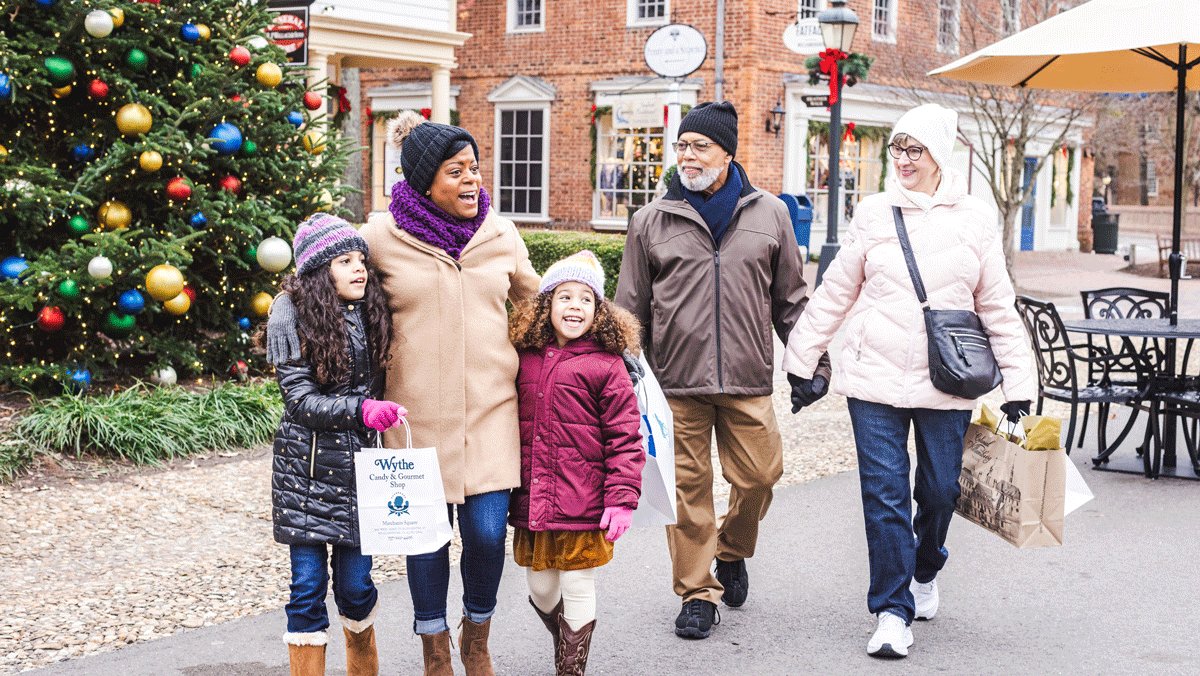 Merchant-Square_Shopping-Holiday_Colonial-Williamsburg_Williamsburg_VA_December_2022_TheVacationChannel-010