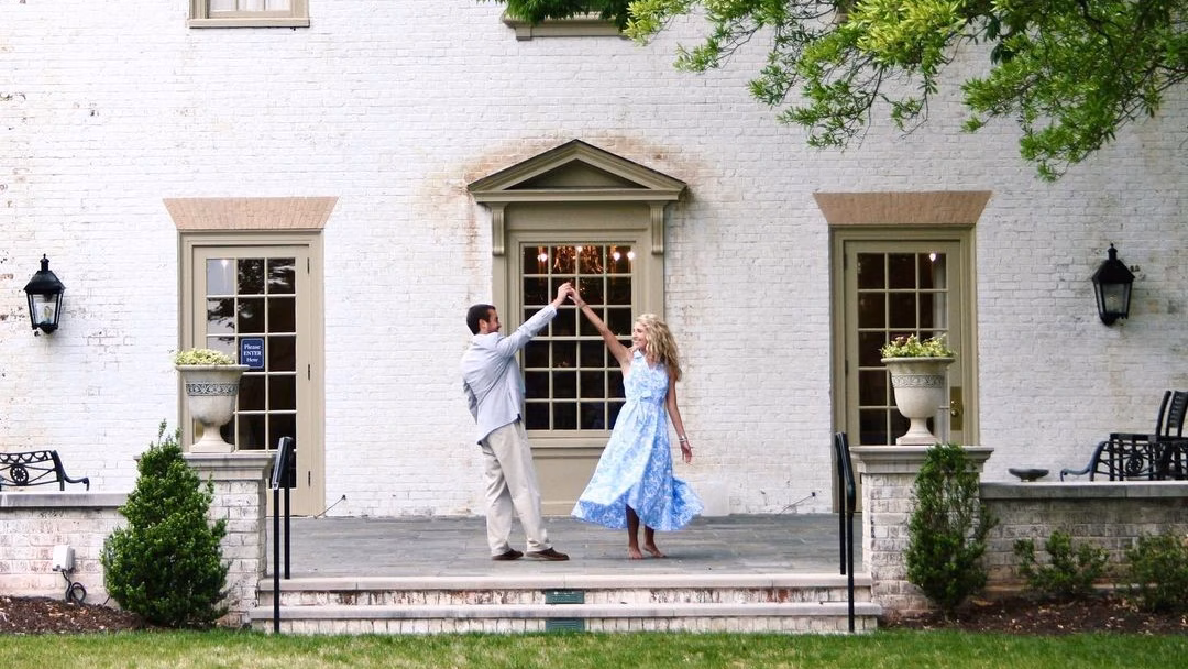Queen's Garden Engagement Picture