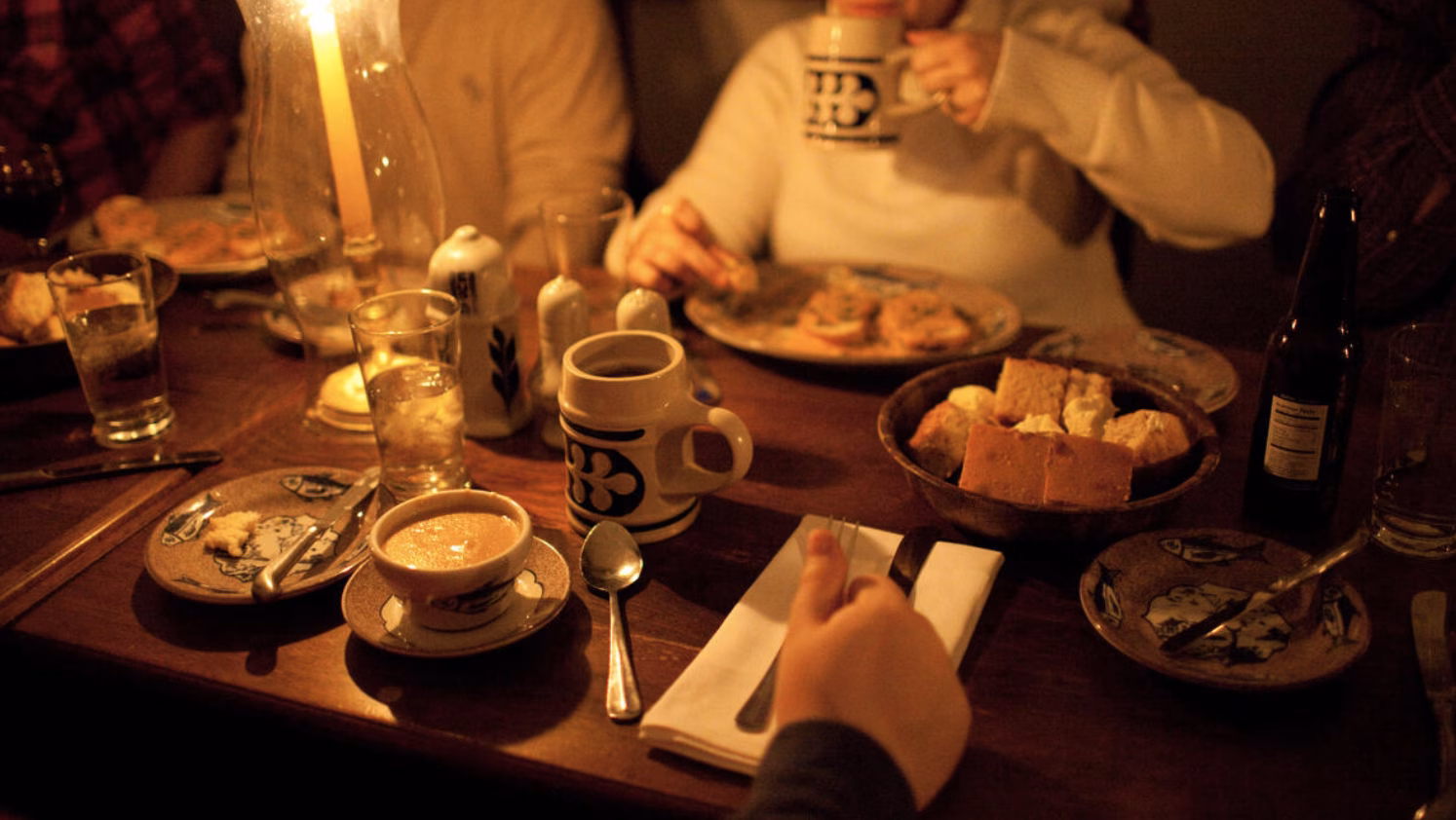 SAMPLE-Historic-tavern-candlelit