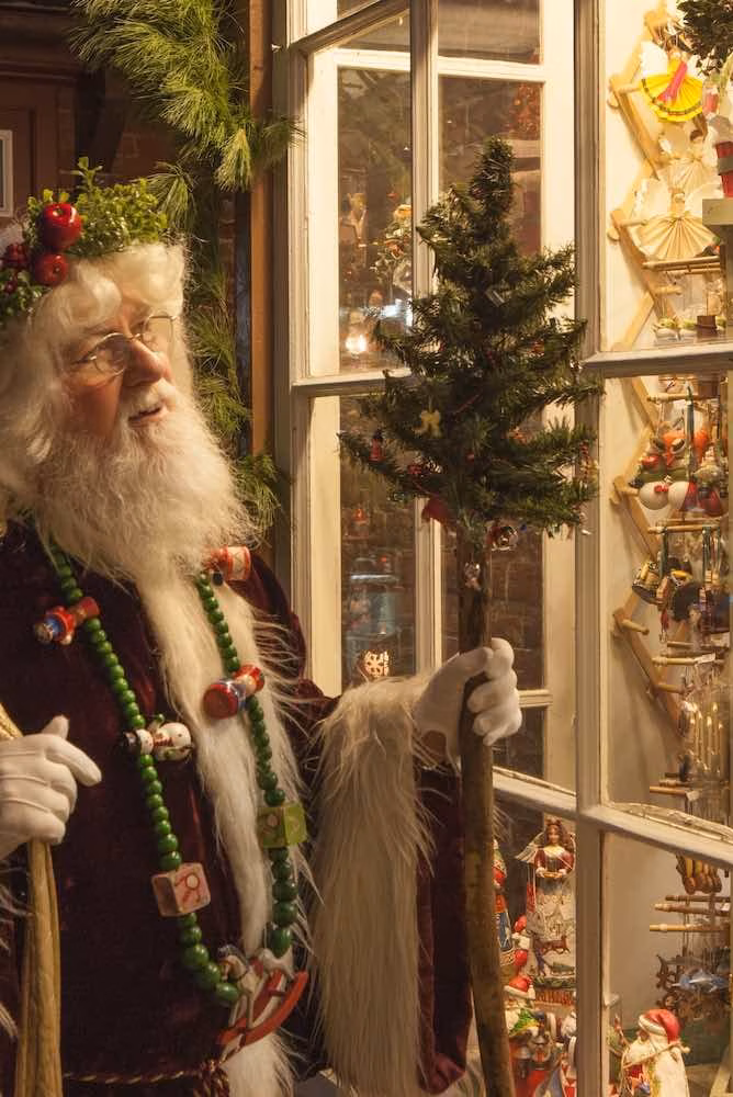 santa in merchants square