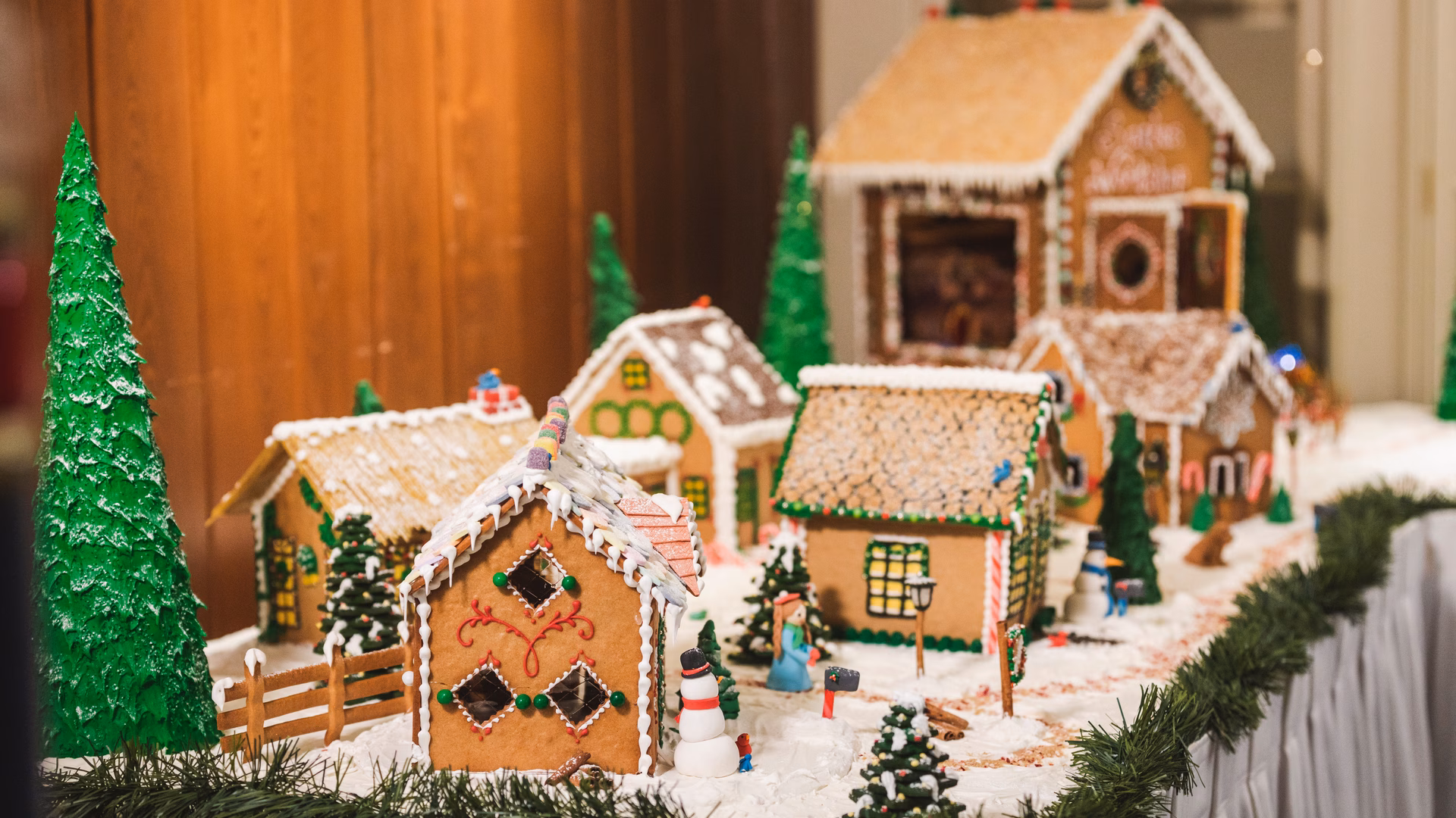 Williamsburg Lodge Homemade Gingerbread Village in the Lobby (1)