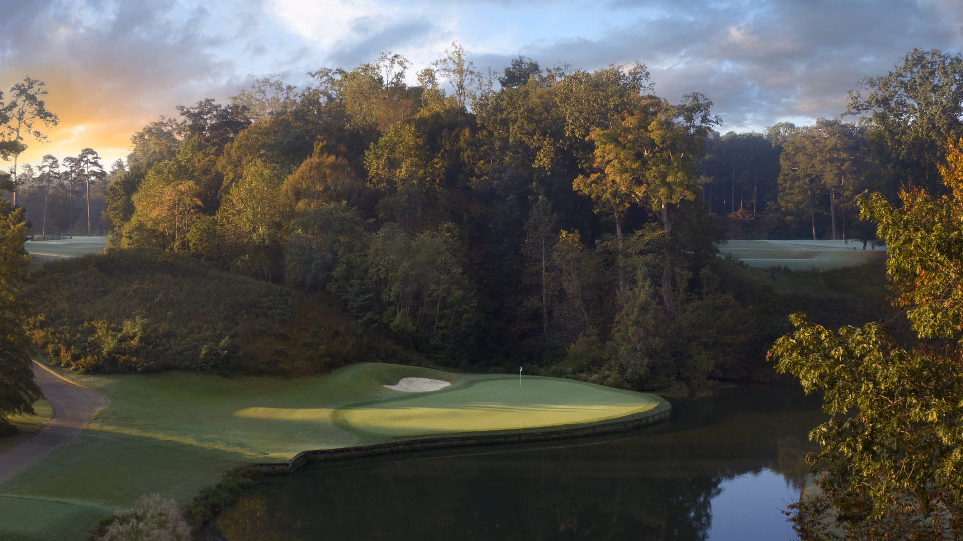 hole 12 Gold Course at Fall