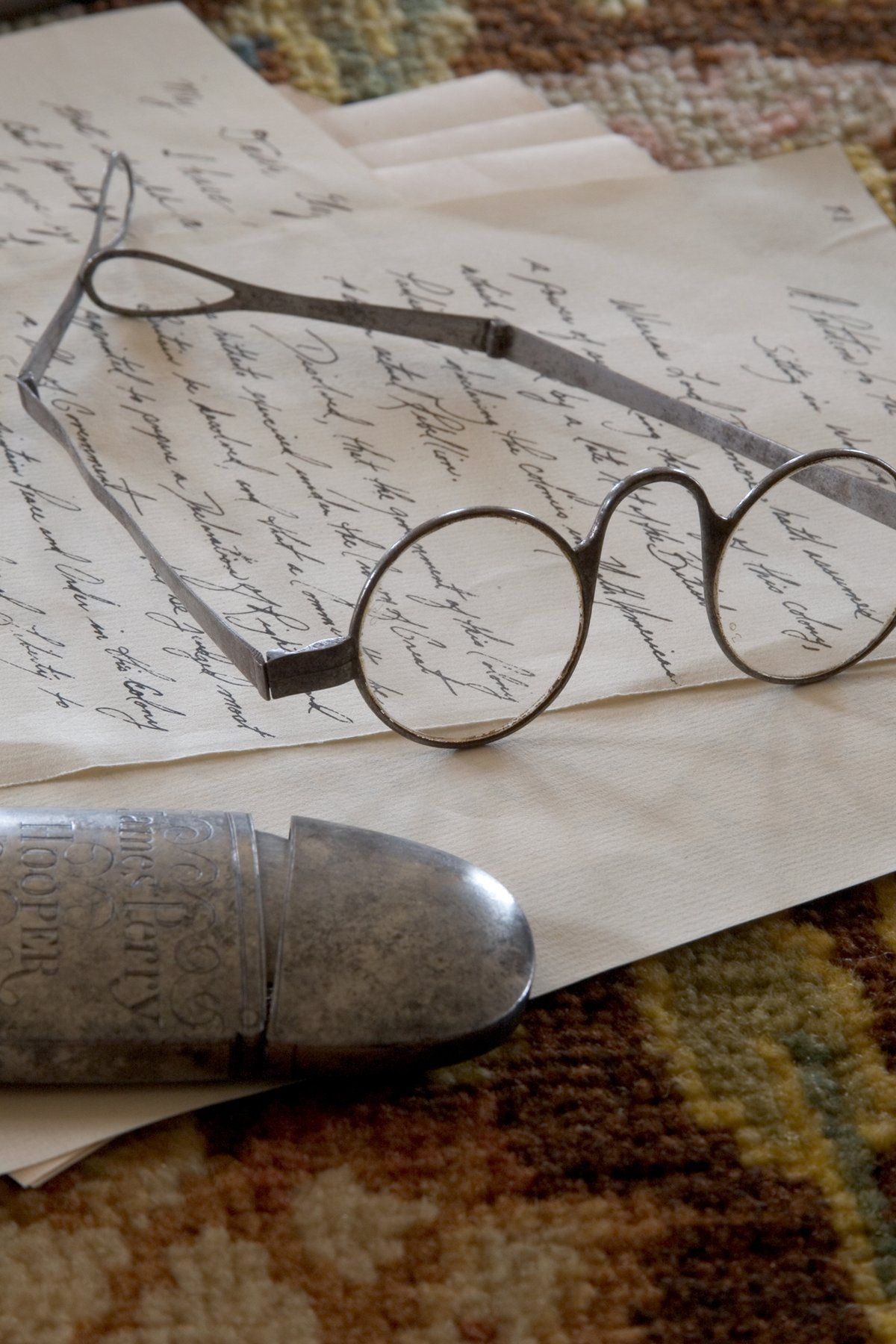 washington-letters-glasses