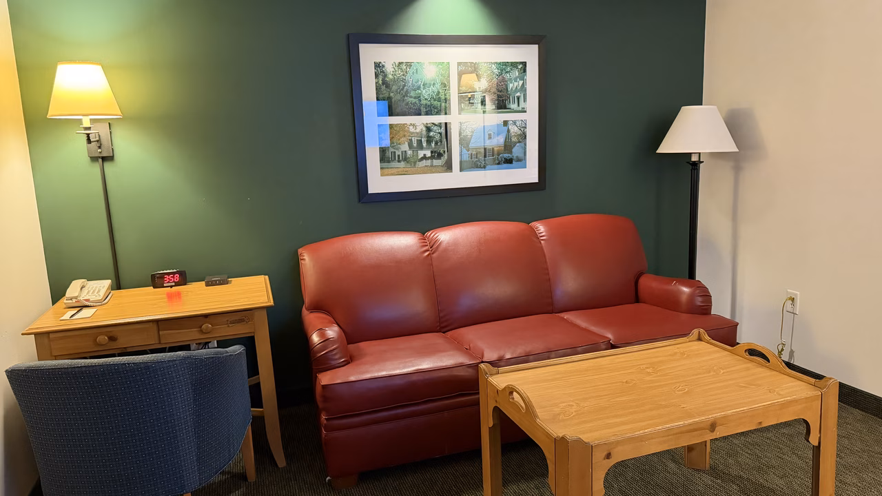 woodlands suite room sitting area